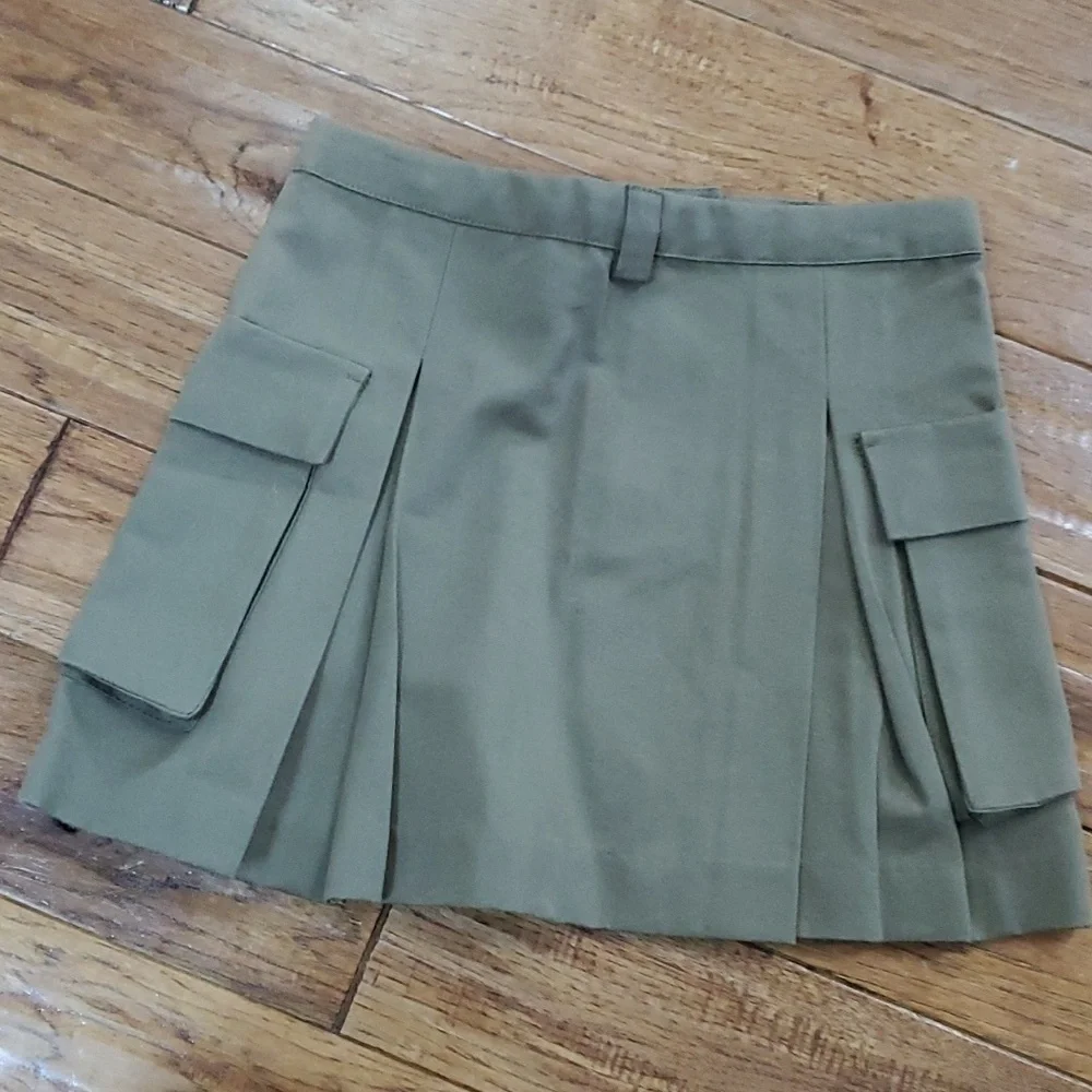Zara tan/green pleated school uniform cargo skirt